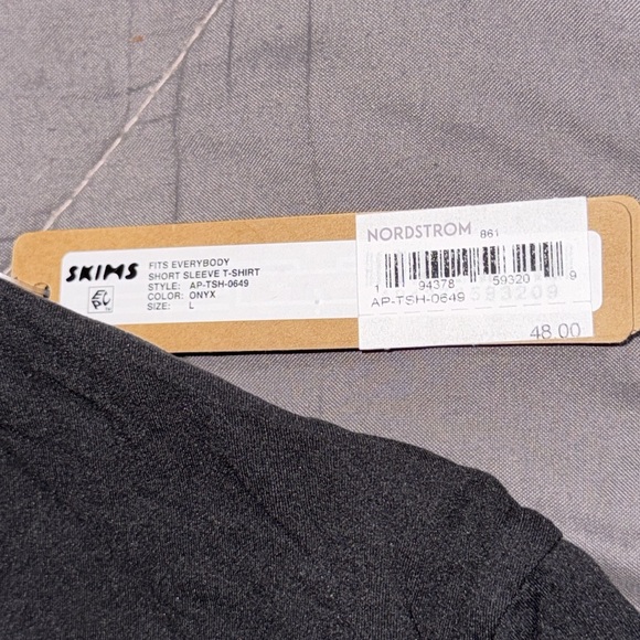 SKIMS FITS EVERYBODY SHORT SLEEVE TSHIRT - Picture 4 of 11